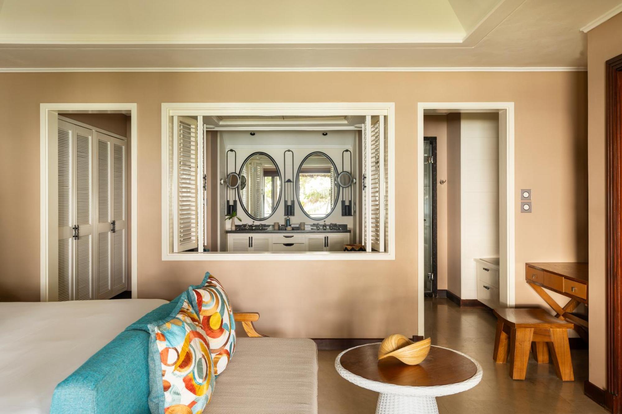 Constance Lemuria Grand Anse  Εξωτερικό φωτογραφία A suite at the InterContinental Fiji