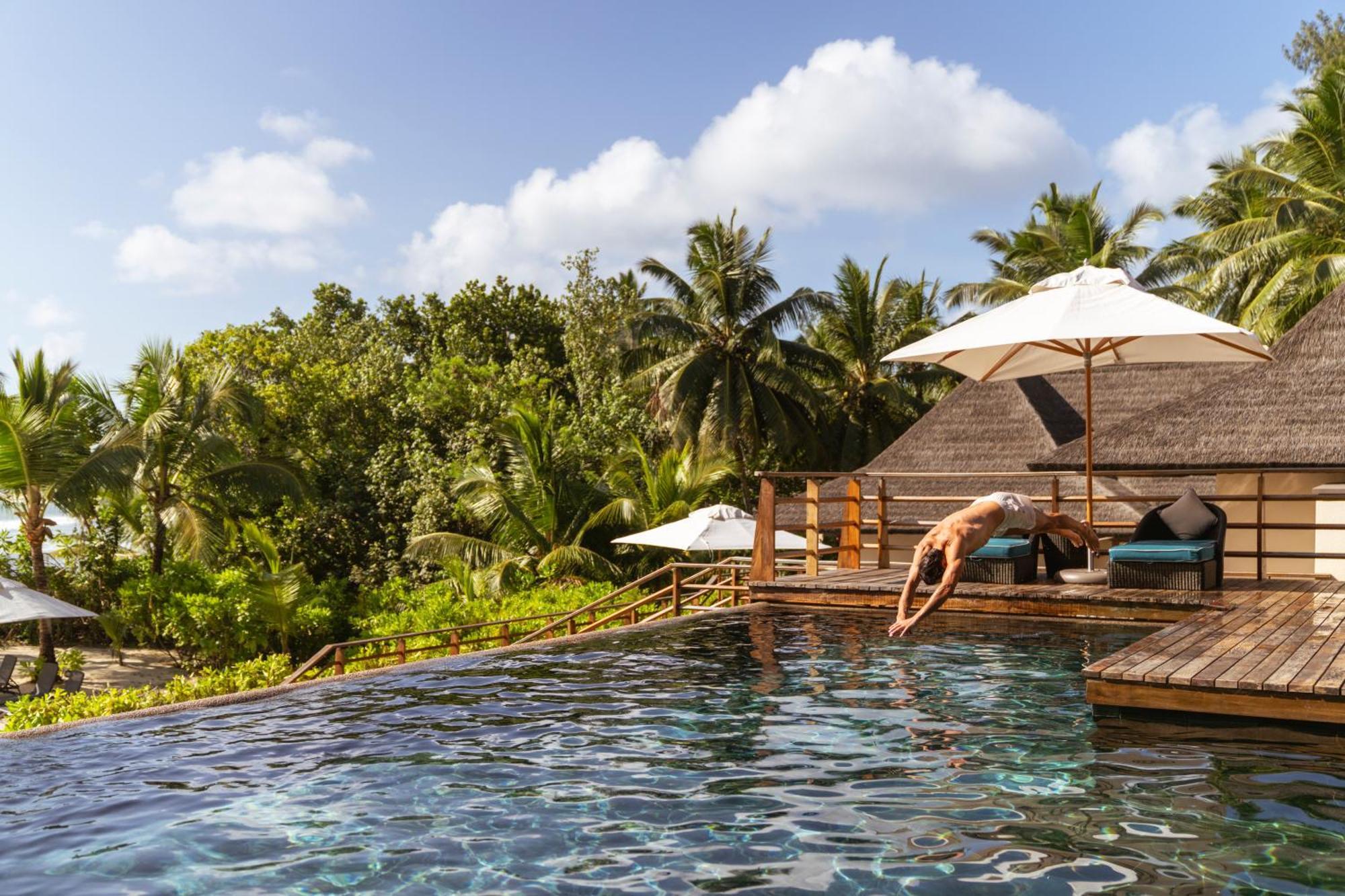 Constance Lemuria Grand Anse  Εξωτερικό φωτογραφία The resort's infinity pool