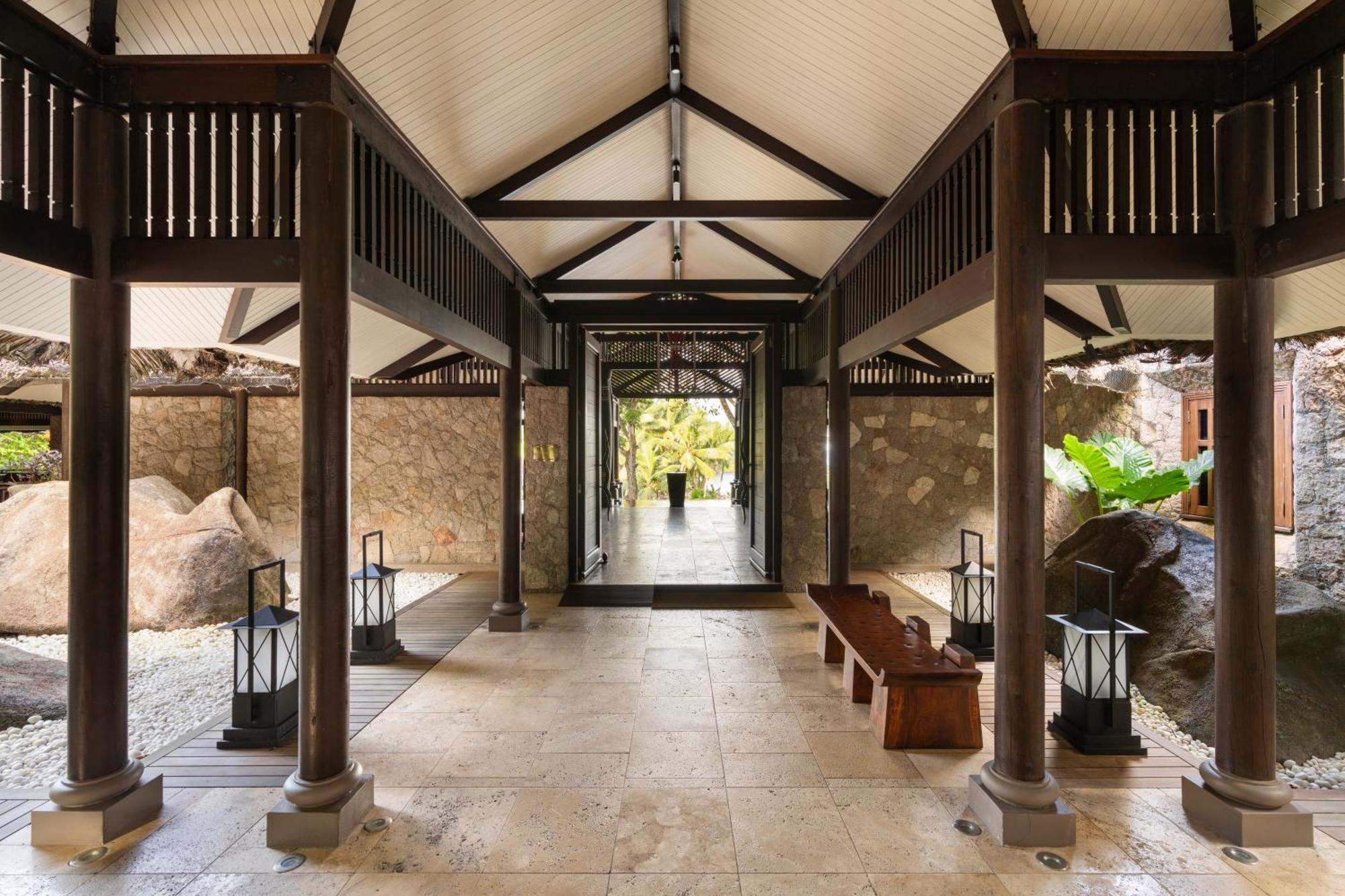 Constance Lemuria Grand Anse  Εξωτερικό φωτογραφία The lobby of the resort