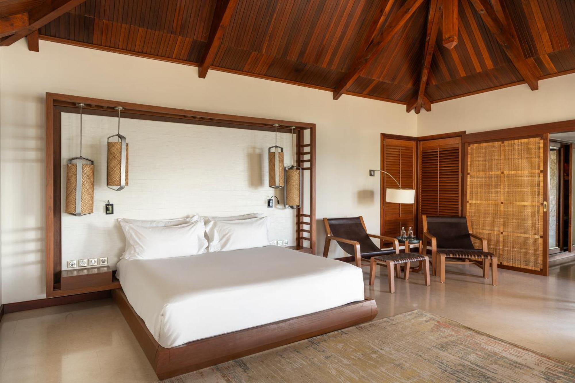 Constance Lemuria Grand Anse  Εξωτερικό φωτογραφία A bedroom at the resort