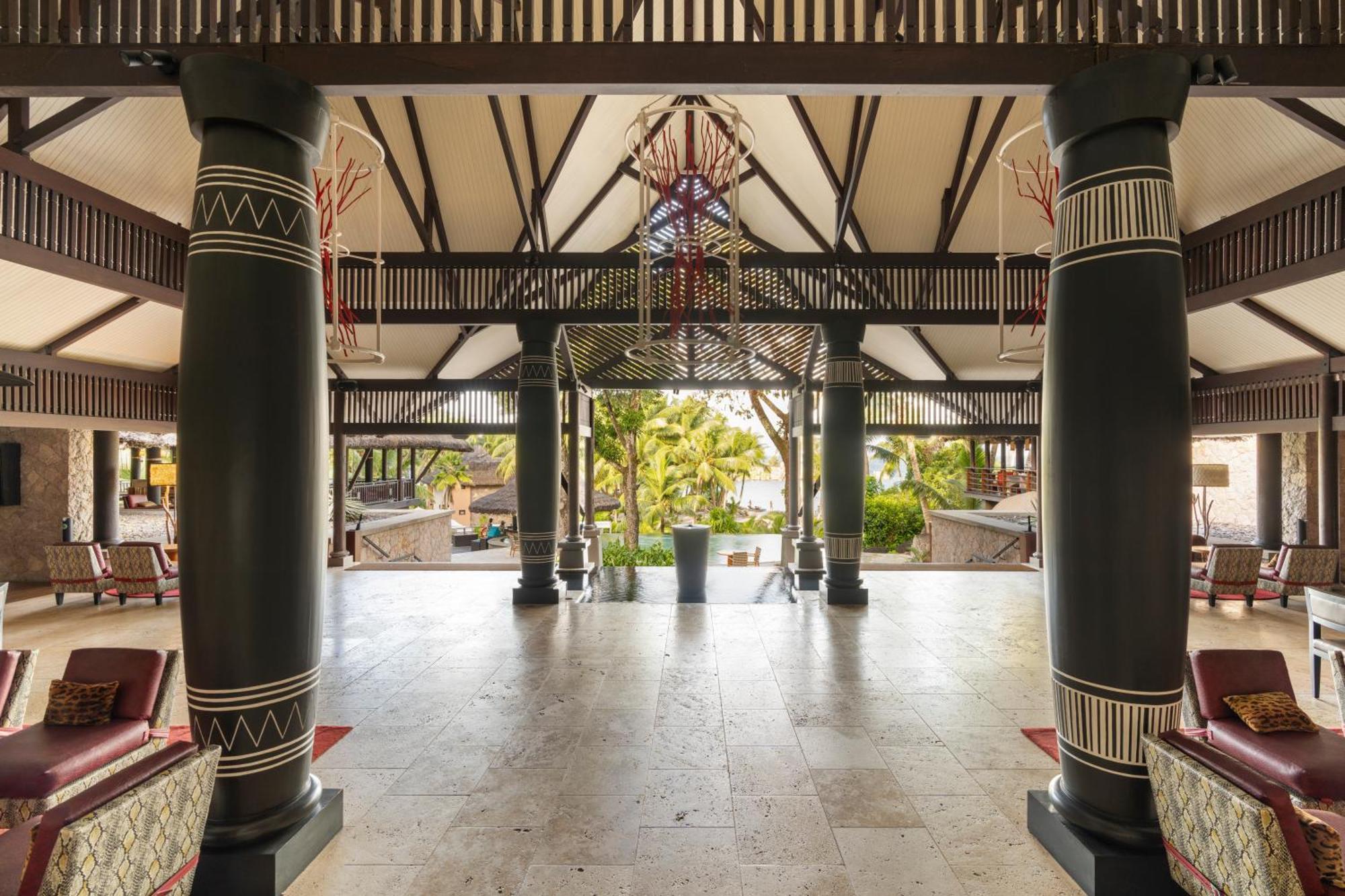 Constance Lemuria Grand Anse  Εξωτερικό φωτογραφία The lobby of the Four Seasons Resort