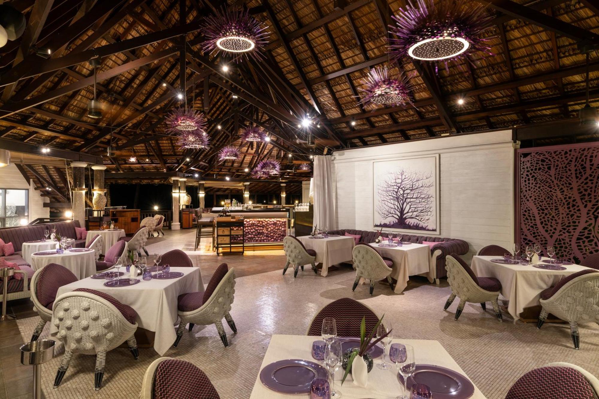 Constance Lemuria Grand Anse  Εξωτερικό φωτογραφία The restaurant at the resort