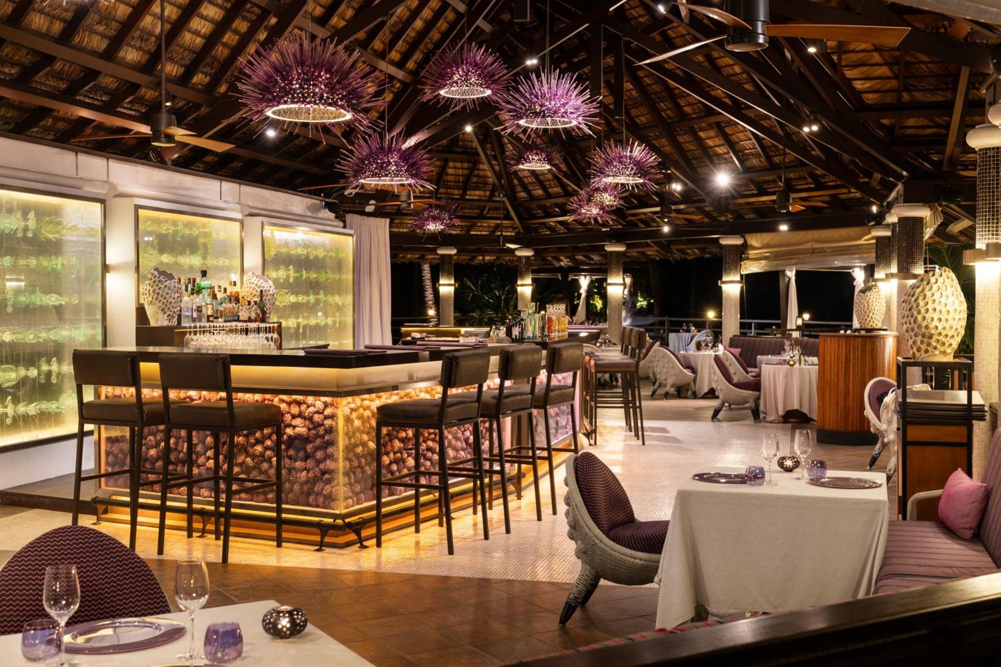 Constance Lemuria Grand Anse  Εξωτερικό φωτογραφία The bar at the restaurant